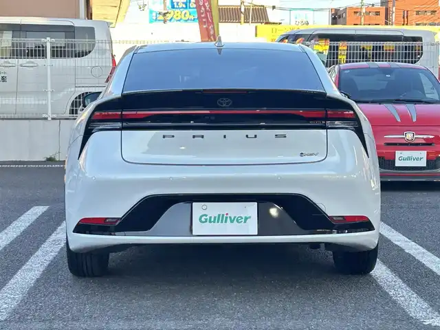 トヨタ プリウス Z 大分県 2023(令5)年 5.9万km プラチナホワイトパールマイカ 〇ワンオーナー/〇革シート/〇純正ディスプレイオーディオ（ナビ付）/　ラジオ・BT・USB/〇全方位カメラ/〇ETC/〇デジタルインナーミラー/〇ステアリングスイッチ/〇革巻きステアリング/〇ステアリングヒーター/〇オートハイビームアシスト/〇パワーバックドア/〇ヘッドライトレベライザー/〇置くだけ充電/〇シートヒーター/〇エアーシート/〇ACC/〇LKA/〇BSM/〇運転席パワーシート/〇AC100V/〇保証書/〇スペアキー
