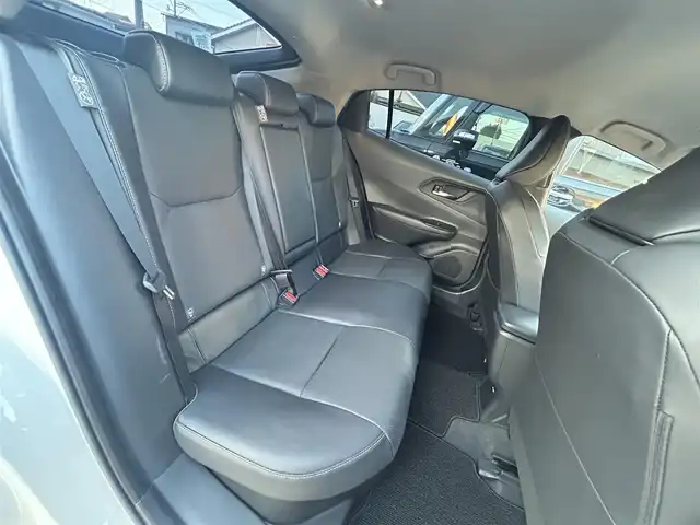 トヨタ プリウス Z 大分県 2023(令5)年 5.9万km プラチナホワイトパールマイカ 〇ワンオーナー/〇革シート/〇純正ディスプレイオーディオ（ナビ付）/　ラジオ・BT・USB/〇全方位カメラ/〇ETC/〇デジタルインナーミラー/〇ステアリングスイッチ/〇革巻きステアリング/〇ステアリングヒーター/〇オートハイビームアシスト/〇パワーバックドア/〇ヘッドライトレベライザー/〇置くだけ充電/〇シートヒーター/〇エアーシート/〇ACC/〇LKA/〇BSM/〇運転席パワーシート/〇AC100V/〇保証書/〇スペアキー