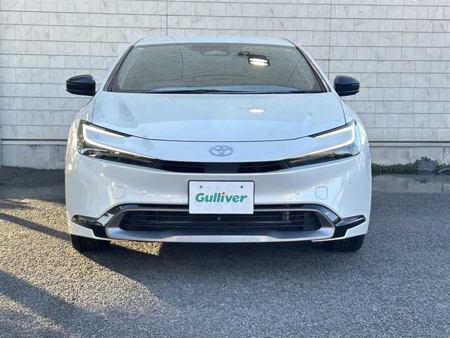 トヨタ プリウス Z 大分県 2023(令5)年 5.9万km プラチナホワイトパールマイカ 〇ワンオーナー/〇革シート/〇純正ディスプレイオーディオ（ナビ付）/　ラジオ・BT・USB/〇全方位カメラ/〇ETC/〇デジタルインナーミラー/〇ステアリングスイッチ/〇革巻きステアリング/〇ステアリングヒーター/〇オートハイビームアシスト/〇パワーバックドア/〇ヘッドライトレベライザー/〇置くだけ充電/〇シートヒーター/〇エアーシート/〇ACC/〇LKA/〇BSM/〇運転席パワーシート/〇AC100V/〇保証書/〇スペアキー