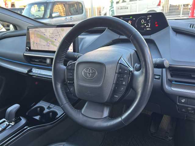 トヨタ プリウス Z 大分県 2023(令5)年 5.9万km プラチナホワイトパールマイカ 〇ワンオーナー/〇革シート/〇純正ディスプレイオーディオ（ナビ付）/　ラジオ・BT・USB/〇全方位カメラ/〇ETC/〇デジタルインナーミラー/〇ステアリングスイッチ/〇革巻きステアリング/〇ステアリングヒーター/〇オートハイビームアシスト/〇パワーバックドア/〇ヘッドライトレベライザー/〇置くだけ充電/〇シートヒーター/〇エアーシート/〇ACC/〇LKA/〇BSM/〇運転席パワーシート/〇AC100V/〇保証書/〇スペアキー