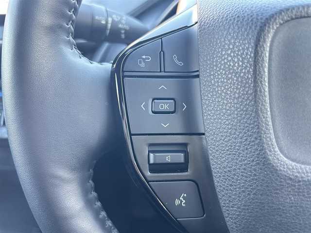 トヨタ プリウス Z 大分県 2023(令5)年 5.9万km プラチナホワイトパールマイカ 〇ワンオーナー/〇革シート/〇純正ディスプレイオーディオ（ナビ付）/　ラジオ・BT・USB/〇全方位カメラ/〇ETC/〇デジタルインナーミラー/〇ステアリングスイッチ/〇革巻きステアリング/〇ステアリングヒーター/〇オートハイビームアシスト/〇パワーバックドア/〇ヘッドライトレベライザー/〇置くだけ充電/〇シートヒーター/〇エアーシート/〇ACC/〇LKA/〇BSM/〇運転席パワーシート/〇AC100V/〇保証書/〇スペアキー