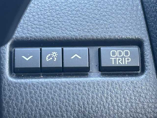 トヨタ プリウス Z 大分県 2023(令5)年 5.9万km プラチナホワイトパールマイカ 〇ワンオーナー/〇革シート/〇純正ディスプレイオーディオ（ナビ付）/　ラジオ・BT・USB/〇全方位カメラ/〇ETC/〇デジタルインナーミラー/〇ステアリングスイッチ/〇革巻きステアリング/〇ステアリングヒーター/〇オートハイビームアシスト/〇パワーバックドア/〇ヘッドライトレベライザー/〇置くだけ充電/〇シートヒーター/〇エアーシート/〇ACC/〇LKA/〇BSM/〇運転席パワーシート/〇AC100V/〇保証書/〇スペアキー