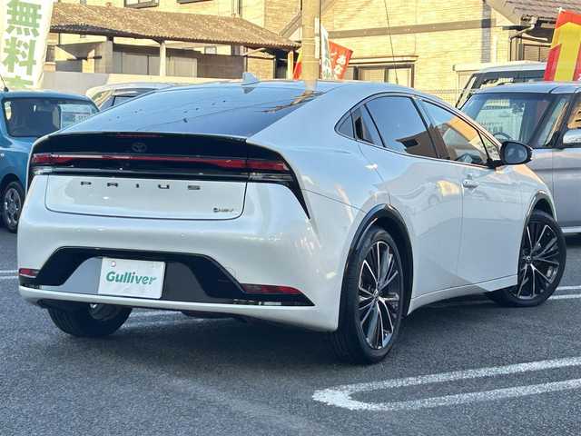 トヨタ プリウス Z 大分県 2023(令5)年 5.9万km プラチナホワイトパールマイカ 〇ワンオーナー/〇革シート/〇純正ディスプレイオーディオ（ナビ付）/　ラジオ・BT・USB/〇全方位カメラ/〇ETC/〇デジタルインナーミラー/〇ステアリングスイッチ/〇革巻きステアリング/〇ステアリングヒーター/〇オートハイビームアシスト/〇パワーバックドア/〇ヘッドライトレベライザー/〇置くだけ充電/〇シートヒーター/〇エアーシート/〇ACC/〇LKA/〇BSM/〇運転席パワーシート/〇AC100V/〇保証書/〇スペアキー