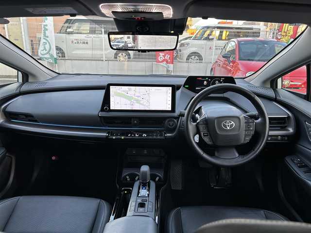 トヨタ プリウス Z 大分県 2023(令5)年 5.9万km プラチナホワイトパールマイカ 〇ワンオーナー/〇革シート/〇純正ディスプレイオーディオ（ナビ付）/　ラジオ・BT・USB/〇全方位カメラ/〇ETC/〇デジタルインナーミラー/〇ステアリングスイッチ/〇革巻きステアリング/〇ステアリングヒーター/〇オートハイビームアシスト/〇パワーバックドア/〇ヘッドライトレベライザー/〇置くだけ充電/〇シートヒーター/〇エアーシート/〇ACC/〇LKA/〇BSM/〇運転席パワーシート/〇AC100V/〇保証書/〇スペアキー