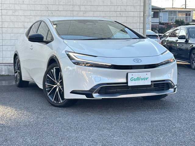 トヨタ プリウス Z 大分県 2023(令5)年 5.9万km プラチナホワイトパールマイカ 〇ワンオーナー/〇革シート/〇純正ディスプレイオーディオ（ナビ付）/　ラジオ・BT・USB/〇全方位カメラ/〇ETC/〇デジタルインナーミラー/〇ステアリングスイッチ/〇革巻きステアリング/〇ステアリングヒーター/〇オートハイビームアシスト/〇パワーバックドア/〇ヘッドライトレベライザー/〇置くだけ充電/〇シートヒーター/〇エアーシート/〇ACC/〇LKA/〇BSM/〇運転席パワーシート/〇AC100V/〇保証書/〇スペアキー