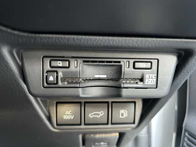 トヨタ プリウス Z 大分県 2023(令5)年 5.9万km プラチナホワイトパールマイカ 〇ワンオーナー/〇革シート/〇純正ディスプレイオーディオ（ナビ付）/　ラジオ・BT・USB/〇全方位カメラ/〇ETC/〇デジタルインナーミラー/〇ステアリングスイッチ/〇革巻きステアリング/〇ステアリングヒーター/〇オートハイビームアシスト/〇パワーバックドア/〇ヘッドライトレベライザー/〇置くだけ充電/〇シートヒーター/〇エアーシート/〇ACC/〇LKA/〇BSM/〇運転席パワーシート/〇AC100V/〇保証書/〇スペアキー