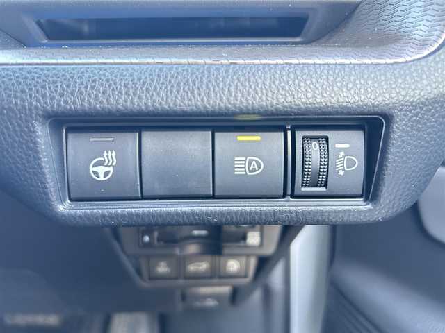 トヨタ プリウス Z 大分県 2023(令5)年 5.9万km プラチナホワイトパールマイカ 〇ワンオーナー/〇革シート/〇純正ディスプレイオーディオ（ナビ付）/　ラジオ・BT・USB/〇全方位カメラ/〇ETC/〇デジタルインナーミラー/〇ステアリングスイッチ/〇革巻きステアリング/〇ステアリングヒーター/〇オートハイビームアシスト/〇パワーバックドア/〇ヘッドライトレベライザー/〇置くだけ充電/〇シートヒーター/〇エアーシート/〇ACC/〇LKA/〇BSM/〇運転席パワーシート/〇AC100V/〇保証書/〇スペアキー