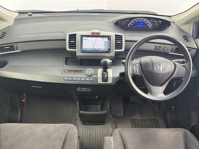 ホンダ フリード G ジャストセレクション 大阪府 2013(平25)年 11.8万km 青Ｍ ディーラーOPGathersナビ/（AMFM/CD/DVD/SD/MSV/BT/フルセグ）/バックカメラ/片側パワースライドドア/スマートキー×２/ビルトインETC/オートHIDライト/電動格納ミラー/純正フロアマット/ドアバイザー