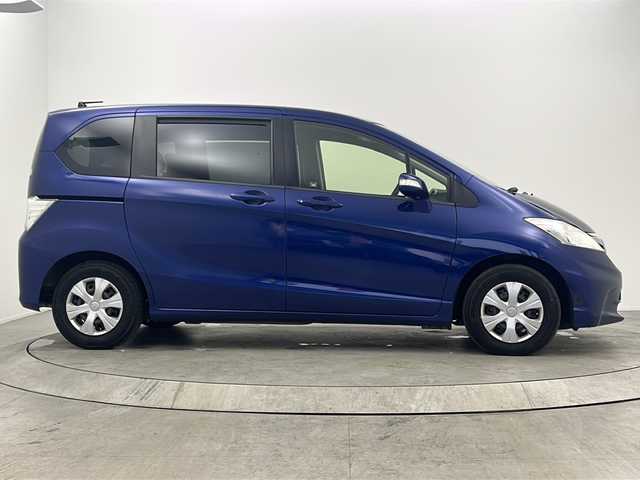 ホンダ フリード G ジャストセレクション 大阪府 2013(平25)年 11.8万km 青Ｍ ディーラーOPGathersナビ/（AMFM/CD/DVD/SD/MSV/BT/フルセグ）/バックカメラ/片側パワースライドドア/スマートキー×２/ビルトインETC/オートHIDライト/電動格納ミラー/純正フロアマット/ドアバイザー