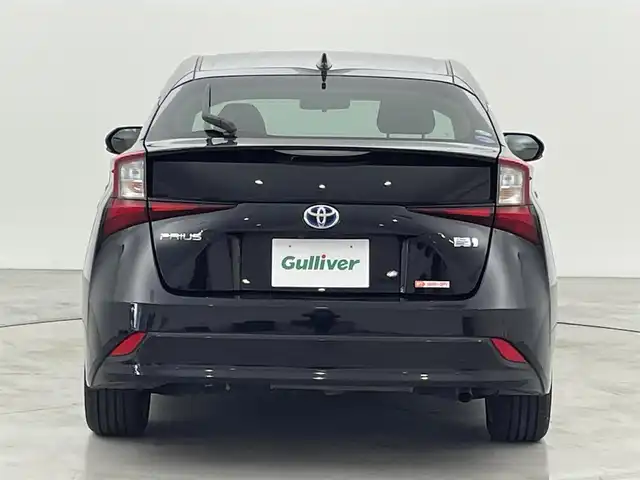 トヨタ プリウス Sツーリングセレクション 福岡県 2019(平31)年 7万km アティチュードブラックマイカ 社外ナビ（ＢＴ，フルセグＴＶ）　/バックカメラ　/ビルトインＥＴＣ　/ＡＣＣ　/コーナーセンサー　/衝突被害軽減ブレーキ　/レーンキープ　/ＰＫＳＢ　/横滑り防止装置　/シートヒーター　/純正１７インチＡＷ　/ＬＥＤライト