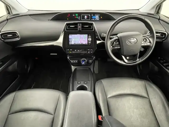 トヨタ プリウス Sツーリングセレクション 福岡県 2019(平31)年 7万km アティチュードブラックマイカ 社外ナビ（ＢＴ，フルセグＴＶ）　/バックカメラ　/ビルトインＥＴＣ　/ＡＣＣ　/コーナーセンサー　/衝突被害軽減ブレーキ　/レーンキープ　/ＰＫＳＢ　/横滑り防止装置　/シートヒーター　/純正１７インチＡＷ　/ＬＥＤライト