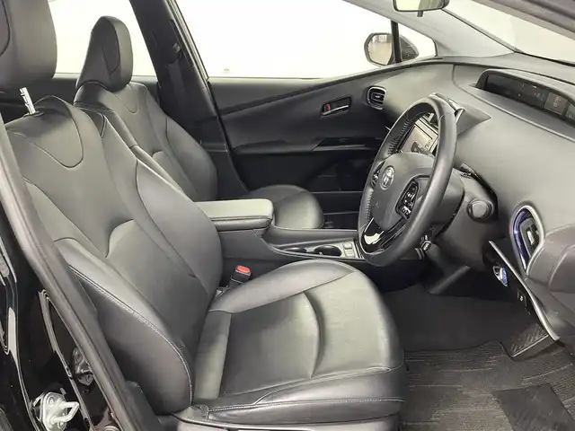 トヨタ プリウス Sツーリングセレクション 福岡県 2019(平31)年 7万km アティチュードブラックマイカ 社外ナビ（ＢＴ，フルセグＴＶ）　/バックカメラ　/ビルトインＥＴＣ　/ＡＣＣ　/コーナーセンサー　/衝突被害軽減ブレーキ　/レーンキープ　/ＰＫＳＢ　/横滑り防止装置　/シートヒーター　/純正１７インチＡＷ　/ＬＥＤライト