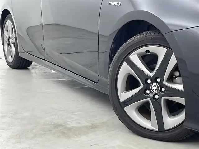 トヨタ プリウス Sツーリングセレクション 福岡県 2019(平31)年 7万km アティチュードブラックマイカ 社外ナビ（ＢＴ，フルセグＴＶ）　/バックカメラ　/ビルトインＥＴＣ　/ＡＣＣ　/コーナーセンサー　/衝突被害軽減ブレーキ　/レーンキープ　/ＰＫＳＢ　/横滑り防止装置　/シートヒーター　/純正１７インチＡＷ　/ＬＥＤライト