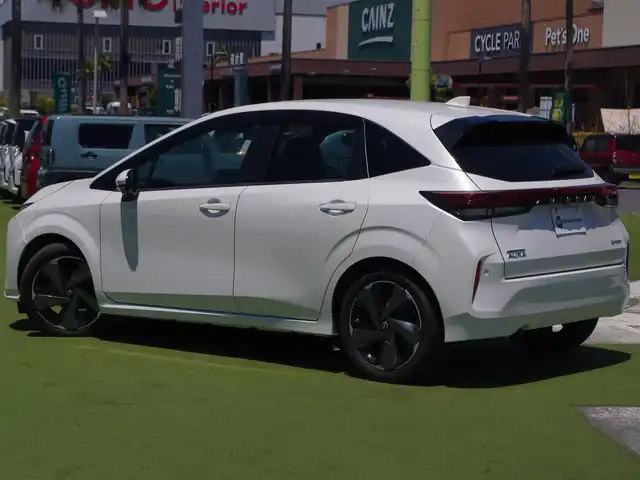 日産 オーラ G レザーエディション 千葉県 2022(令4)年 3.1万km ピュアホワイトパール 純正９インチナビ　/（Bluetooth/フルセグTV/HDMI/CarPlay)/ＢＯＳＥサウンド　/ＳＯＳコール　/プロパイロット　/衝突軽減ブレーキ　/アラウンドビューモニター　/ビルトインＥＴＣ２．０　/ドライブレコーダー　/デジタルインナーミラー　/ブラインドスポットモニター/ワイヤレス充電/ＬＥＤヘッドライト