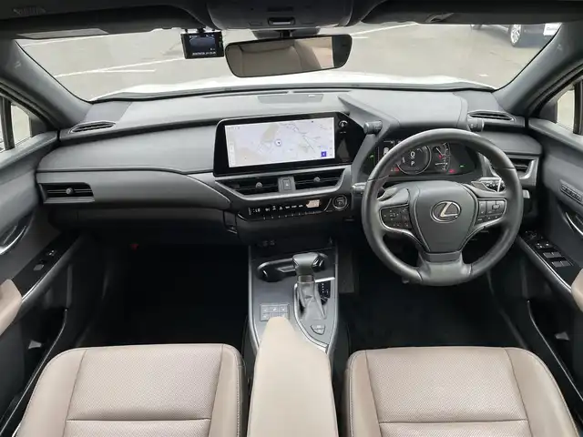 レクサス ＵＸ 250h グレイスフル エクスプローラー 東京都 2023(令5)年 1.9万km ソニッククォーツ 純正ナビ/パノラミックビューモニター/ブラインドスポットモニター/レーダークルーズ/シートベンチレーション/パワーシート/パワーバックドア/ＥＴＣ/ドライブレコーダー/ステアリングスイッチ