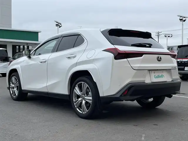 レクサス ＵＸ 250h グレイスフル エクスプローラー 東京都 2023(令5)年 1.9万km ソニッククォーツ 純正ナビ/パノラミックビューモニター/ブラインドスポットモニター/レーダークルーズ/シートベンチレーション/パワーシート/パワーバックドア/ＥＴＣ/ドライブレコーダー/ステアリングスイッチ