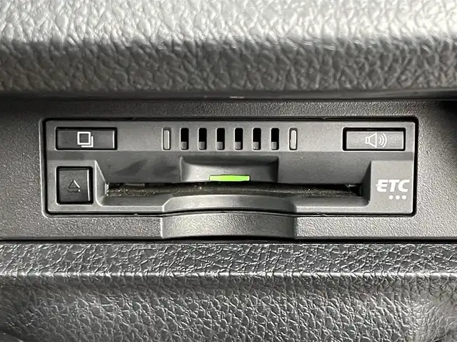 トヨタ ノア Si 滋賀県 2017(平29)年 3.8万km ホワイトパールクリスタルシャイン 純正SDナビ/(フルセグTV CD DVD Bluetooth)/バックカメラ/衝突軽減ブレーキ/車線逸脱警報/アイドリングストップ/両側パワースライドドア/プッシュスタート/スマートキー/ドラレコ付インナーミラー/ETC/電動格納ミラー/ウインカーミラー/ドアバイザー/純正フロアマット/LEDヘッドライト/オートライト/オートマチックハイビーム