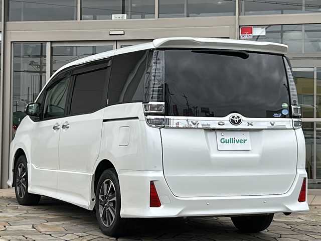 トヨタ ヴォクシー ZS 煌Ⅱ 静岡県 2019(令1)年 8.8万km ホワイトパールクリスタルシャイン 社外ナビ/・バックモニター/・Bluetooth/・フルセグTV/・CD/DVD/・USB/・iPod/・ALPINEフリップダウンモニター/主要装備/・プッシュスタート/・両側パワースライドドア/・ETC車載器/・ドライブレコーダー/・プリクラッシュセーフティ/・レーンキープアシスト/・パーキングサポートブレーキ/・先行車発進お知らせ機能/・オートマチックハイビーム/・前後コーナーセンサー/・LEDヘッドライト/・純正16インチＡＷ/・純正フロアマット