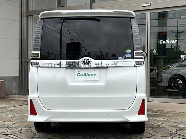 トヨタ ヴォクシー ZS 煌Ⅱ 静岡県 2019(令1)年 8.8万km ホワイトパールクリスタルシャイン 社外ナビ/・バックモニター/・Bluetooth/・フルセグTV/・CD/DVD/・USB/・iPod/・ALPINEフリップダウンモニター/主要装備/・プッシュスタート/・両側パワースライドドア/・ETC車載器/・ドライブレコーダー/・プリクラッシュセーフティ/・レーンキープアシスト/・パーキングサポートブレーキ/・先行車発進お知らせ機能/・オートマチックハイビーム/・前後コーナーセンサー/・LEDヘッドライト/・純正16インチＡＷ/・純正フロアマット