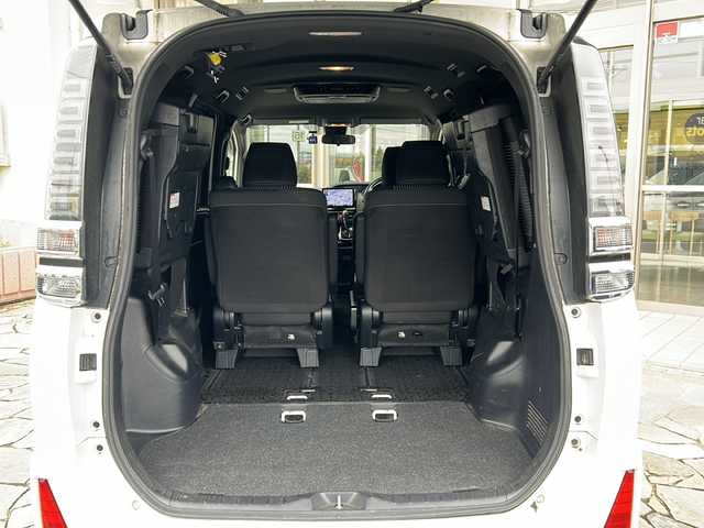 トヨタ ヴォクシー ZS 煌Ⅱ 静岡県 2019(令1)年 8.8万km ホワイトパールクリスタルシャイン 社外ナビ/・バックモニター/・Bluetooth/・フルセグTV/・CD/DVD/・USB/・iPod/・ALPINEフリップダウンモニター/主要装備/・プッシュスタート/・両側パワースライドドア/・ETC車載器/・ドライブレコーダー/・プリクラッシュセーフティ/・レーンキープアシスト/・パーキングサポートブレーキ/・先行車発進お知らせ機能/・オートマチックハイビーム/・前後コーナーセンサー/・LEDヘッドライト/・純正16インチＡＷ/・純正フロアマット