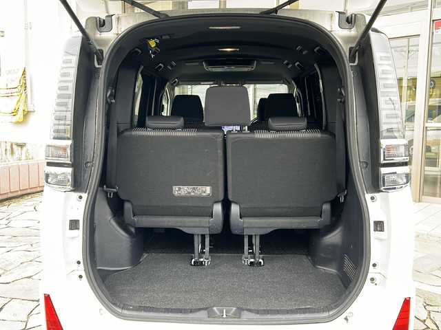 トヨタ ヴォクシー ZS 煌Ⅱ 静岡県 2019(令1)年 8.8万km ホワイトパールクリスタルシャイン 社外ナビ/・バックモニター/・Bluetooth/・フルセグTV/・CD/DVD/・USB/・iPod/・ALPINEフリップダウンモニター/主要装備/・プッシュスタート/・両側パワースライドドア/・ETC車載器/・ドライブレコーダー/・プリクラッシュセーフティ/・レーンキープアシスト/・パーキングサポートブレーキ/・先行車発進お知らせ機能/・オートマチックハイビーム/・前後コーナーセンサー/・LEDヘッドライト/・純正16インチＡＷ/・純正フロアマット