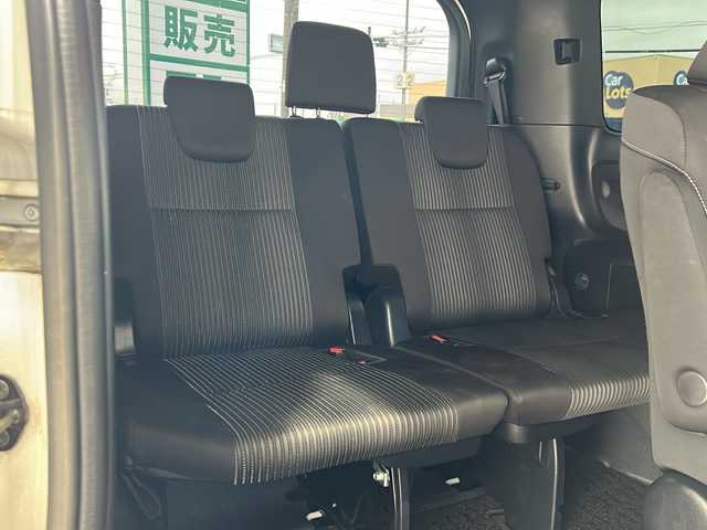 トヨタ ヴォクシー ZS 煌Ⅱ 静岡県 2019(令1)年 8.8万km ホワイトパールクリスタルシャイン 社外ナビ/・バックモニター/・Bluetooth/・フルセグTV/・CD/DVD/・USB/・iPod/・ALPINEフリップダウンモニター/主要装備/・プッシュスタート/・両側パワースライドドア/・ETC車載器/・ドライブレコーダー/・プリクラッシュセーフティ/・レーンキープアシスト/・パーキングサポートブレーキ/・先行車発進お知らせ機能/・オートマチックハイビーム/・前後コーナーセンサー/・LEDヘッドライト/・純正16インチＡＷ/・純正フロアマット