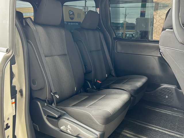 トヨタ ヴォクシー ZS 煌Ⅱ 静岡県 2019(令1)年 8.8万km ホワイトパールクリスタルシャイン 社外ナビ/・バックモニター/・Bluetooth/・フルセグTV/・CD/DVD/・USB/・iPod/・ALPINEフリップダウンモニター/主要装備/・プッシュスタート/・両側パワースライドドア/・ETC車載器/・ドライブレコーダー/・プリクラッシュセーフティ/・レーンキープアシスト/・パーキングサポートブレーキ/・先行車発進お知らせ機能/・オートマチックハイビーム/・前後コーナーセンサー/・LEDヘッドライト/・純正16インチＡＷ/・純正フロアマット
