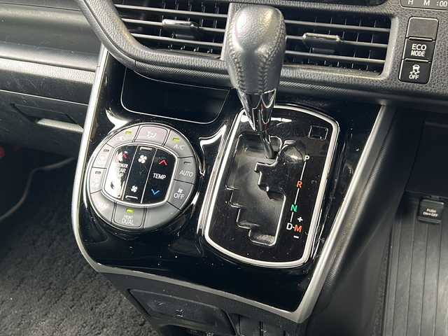 トヨタ ヴォクシー ZS 煌Ⅱ 静岡県 2019(令1)年 8.8万km ホワイトパールクリスタルシャイン 社外ナビ/・バックモニター/・Bluetooth/・フルセグTV/・CD/DVD/・USB/・iPod/・ALPINEフリップダウンモニター/主要装備/・プッシュスタート/・両側パワースライドドア/・ETC車載器/・ドライブレコーダー/・プリクラッシュセーフティ/・レーンキープアシスト/・パーキングサポートブレーキ/・先行車発進お知らせ機能/・オートマチックハイビーム/・前後コーナーセンサー/・LEDヘッドライト/・純正16インチＡＷ/・純正フロアマット