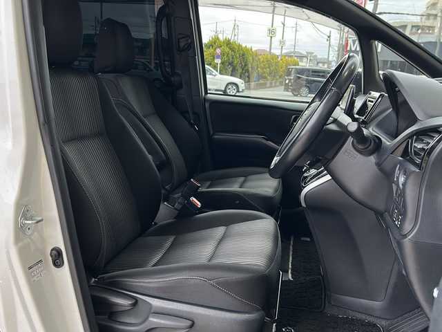 トヨタ ヴォクシー ZS 煌Ⅱ 静岡県 2019(令1)年 8.8万km ホワイトパールクリスタルシャイン 社外ナビ/・バックモニター/・Bluetooth/・フルセグTV/・CD/DVD/・USB/・iPod/・ALPINEフリップダウンモニター/主要装備/・プッシュスタート/・両側パワースライドドア/・ETC車載器/・ドライブレコーダー/・プリクラッシュセーフティ/・レーンキープアシスト/・パーキングサポートブレーキ/・先行車発進お知らせ機能/・オートマチックハイビーム/・前後コーナーセンサー/・LEDヘッドライト/・純正16インチＡＷ/・純正フロアマット