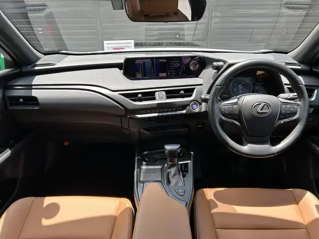 レクサス ＵＸ 250h バージョンC 埼玉県 2018(平30)年 2.7万km ソニッククォーツ ワンオーナー/登録時26880km/ブラウンレザーシート/メモリー付パワーシート/前席シートヒーター/ドライブレコーダー/バックカメラ/アダプティブクルーズコントロール/純正ナビ/フルセグ/CD/DVD/Bluetooth/ビルトインETC/デュアルエアコンnanoe/保証書・取説