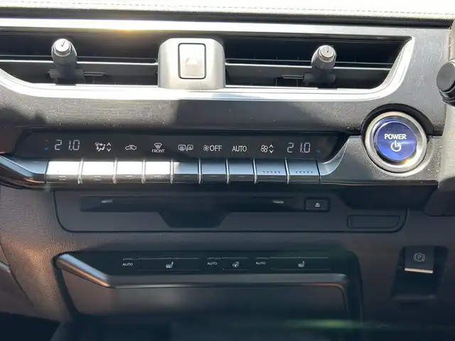 レクサス ＵＸ 250h バージョンC 埼玉県 2018(平30)年 2.7万km ソニッククォーツ ワンオーナー/登録時26880km/ブラウンレザーシート/メモリー付パワーシート/前席シートヒーター/ドライブレコーダー/バックカメラ/アダプティブクルーズコントロール/純正ナビ/フルセグ/CD/DVD/Bluetooth/ビルトインETC/デュアルエアコンnanoe/保証書・取説