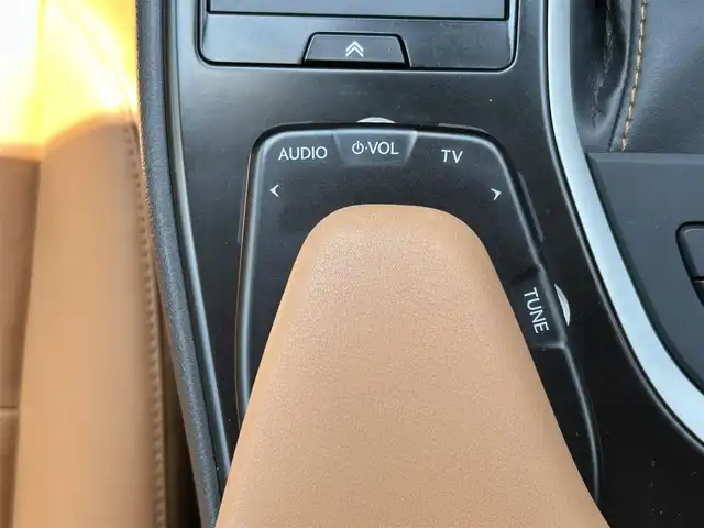 レクサス ＵＸ 250h バージョンC 埼玉県 2018(平30)年 2.7万km ソニッククォーツ ワンオーナー/登録時26880km/ブラウンレザーシート/メモリー付パワーシート/前席シートヒーター/ドライブレコーダー/バックカメラ/アダプティブクルーズコントロール/純正ナビ/フルセグ/CD/DVD/Bluetooth/ビルトインETC/デュアルエアコンnanoe/保証書・取説
