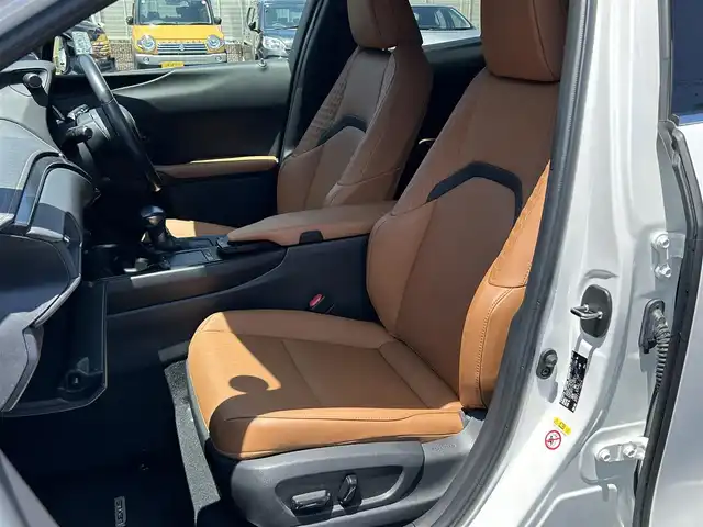レクサス ＵＸ 250h バージョンC 埼玉県 2018(平30)年 2.7万km ソニッククォーツ ワンオーナー/登録時26880km/ブラウンレザーシート/メモリー付パワーシート/前席シートヒーター/ドライブレコーダー/バックカメラ/アダプティブクルーズコントロール/純正ナビ/フルセグ/CD/DVD/Bluetooth/ビルトインETC/デュアルエアコンnanoe/保証書・取説
