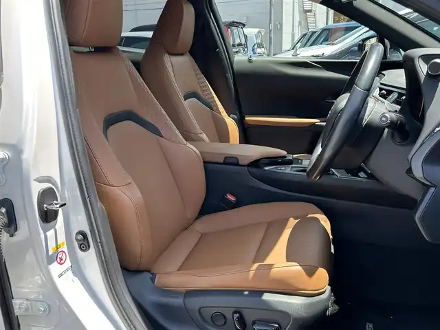 レクサス ＵＸ 250h バージョンC 埼玉県 2018(平30)年 2.7万km ソニッククォーツ ワンオーナー/登録時26880km/ブラウンレザーシート/メモリー付パワーシート/前席シートヒーター/ドライブレコーダー/バックカメラ/アダプティブクルーズコントロール/純正ナビ/フルセグ/CD/DVD/Bluetooth/ビルトインETC/デュアルエアコンnanoe/保証書・取説