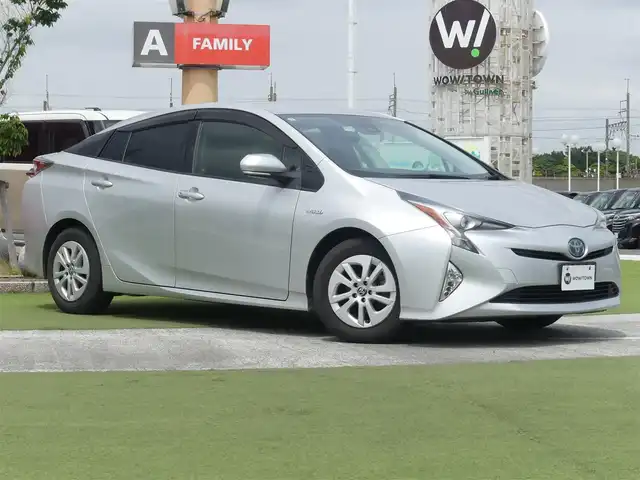 トヨタ プリウス S 千葉県 2015(平27)年 6.2万km シルバーM Toyota Safety Sense/・プリクラッシュセーフティ/・レーンディパーチャーアラート/・オートハイビーム/・レーダークルーズコントロール/アイドリングストップ/純正SDナビ/ワンセグTV/【CD再生機能　Bluetooth接続】/バックカメラ/革巻きステアリング/ETC/LEDヘッドライト/フォグライト/ウインカーミラー/純正15インチアルミホイル/サイド/カーテンエアバッグ/スマートキー