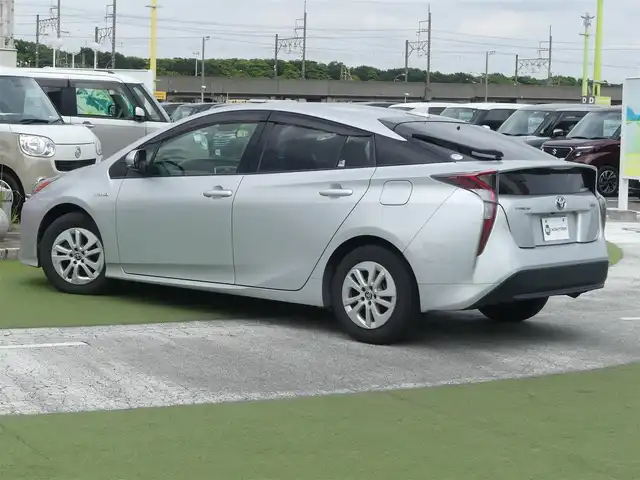 トヨタ プリウス S 千葉県 2015(平27)年 6.2万km シルバーM Toyota Safety Sense/・プリクラッシュセーフティ/・レーンディパーチャーアラート/・オートハイビーム/・レーダークルーズコントロール/アイドリングストップ/純正SDナビ/ワンセグTV/【CD再生機能　Bluetooth接続】/バックカメラ/革巻きステアリング/ETC/LEDヘッドライト/フォグライト/ウインカーミラー/純正15インチアルミホイル/サイド/カーテンエアバッグ/スマートキー