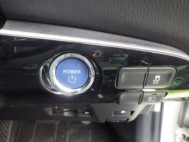 トヨタ プリウス S 千葉県 2015(平27)年 6.2万km シルバーM Toyota Safety Sense/・プリクラッシュセーフティ/・レーンディパーチャーアラート/・オートハイビーム/・レーダークルーズコントロール/アイドリングストップ/純正SDナビ/ワンセグTV/【CD再生機能　Bluetooth接続】/バックカメラ/革巻きステアリング/ETC/LEDヘッドライト/フォグライト/ウインカーミラー/純正15インチアルミホイル/サイド/カーテンエアバッグ/スマートキー