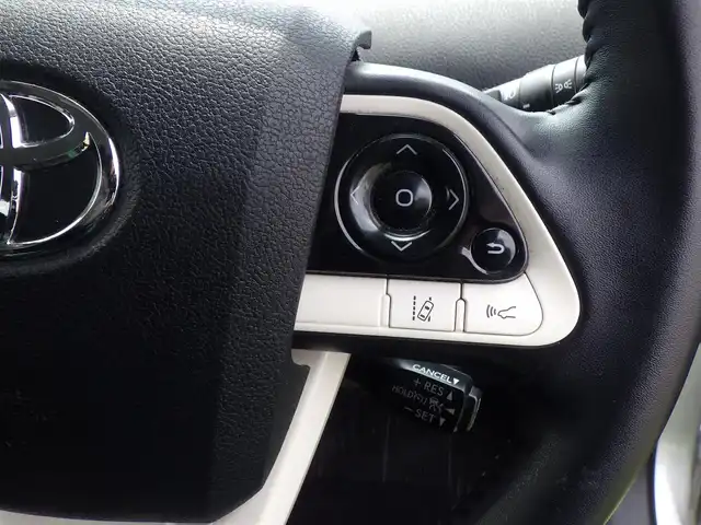 トヨタ プリウス S 千葉県 2015(平27)年 6.2万km シルバーM Toyota Safety Sense/・プリクラッシュセーフティ/・レーンディパーチャーアラート/・オートハイビーム/・レーダークルーズコントロール/アイドリングストップ/純正SDナビ/ワンセグTV/【CD再生機能　Bluetooth接続】/バックカメラ/革巻きステアリング/ETC/LEDヘッドライト/フォグライト/ウインカーミラー/純正15インチアルミホイル/サイド/カーテンエアバッグ/スマートキー
