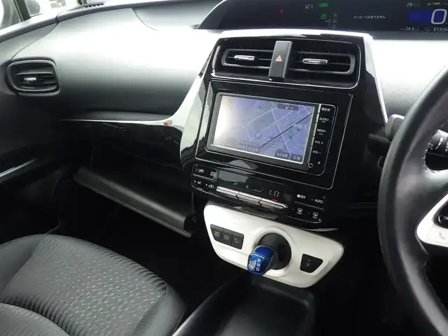 トヨタ プリウス S 千葉県 2015(平27)年 6.2万km シルバーM Toyota Safety Sense/・プリクラッシュセーフティ/・レーンディパーチャーアラート/・オートハイビーム/・レーダークルーズコントロール/アイドリングストップ/純正SDナビ/ワンセグTV/【CD再生機能　Bluetooth接続】/バックカメラ/革巻きステアリング/ETC/LEDヘッドライト/フォグライト/ウインカーミラー/純正15インチアルミホイル/サイド/カーテンエアバッグ/スマートキー