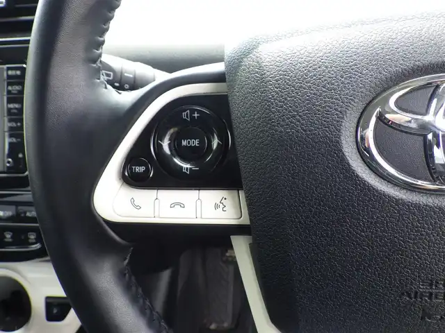 トヨタ プリウス S 千葉県 2015(平27)年 6.2万km シルバーM Toyota Safety Sense/・プリクラッシュセーフティ/・レーンディパーチャーアラート/・オートハイビーム/・レーダークルーズコントロール/アイドリングストップ/純正SDナビ/ワンセグTV/【CD再生機能　Bluetooth接続】/バックカメラ/革巻きステアリング/ETC/LEDヘッドライト/フォグライト/ウインカーミラー/純正15インチアルミホイル/サイド/カーテンエアバッグ/スマートキー