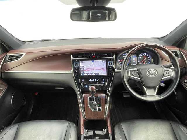 トヨタ ハリアー プレミアム 千葉県 2015(平27)年 9.3万km ブラック サンルーフ/パワーバックドア/社外メモリアルパインビックXナビ/・型番：EX900/・CD/DVD/HDMI/Bluetooth/フルセグTV/・バックカメラ/・ビルトインETC/ハーフレザーシート/・D席パワーシート/革巻きステアリング/・ステアリングスイッチ/クルーズコントロール/・レーンキープアシスト/・レーンディパーチャーアラート/MT付きAT/純正フロアマット/純正18インチAW/オートライト/・オートマチックハイビーム/・LEDヘッドライト/・LEDフォグランプ/アイドリングストップ/プッシュスタート/・スマートキー