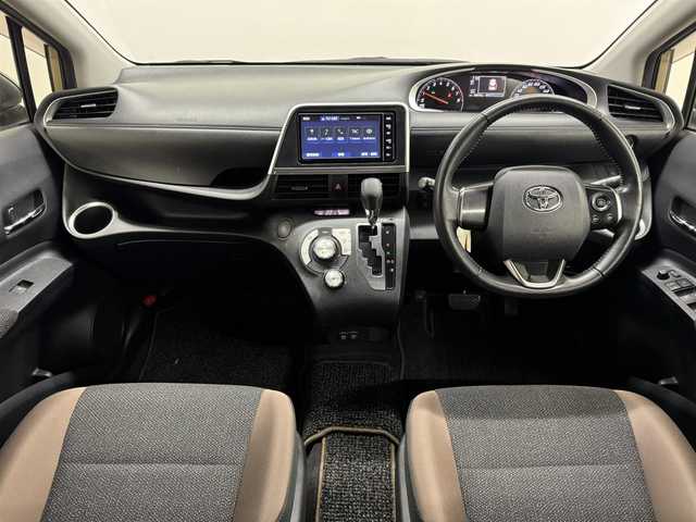 トヨタ シエンタ ファンベースG グランパー 三重県 2020(令2)年 2.9万km ベージュ ガソリン/FF/インパネCVT/純正 7インチナビ NSZT-W68T/（AM/FM/CD/DVD/TV/SD/SDREC/Bluetooth）/バックガイドモニター/両側パワースライドドア/ドライブレコーダー 前後/ビルトイン ETC/Toyota Safety Sense/・プリクラッシュセーフティ［PCS］/・レーンディパーチャーアラート［LDA］/・オートハイビーム［AHB］/・インテリジェントクリアランスソナー［パーキングサポートブレーキ（PKSB）（静止物）］/・先行車発進告知機能［TMN］/装備/・グランパー専用内装（ブラックインパネ、ブラウンファブリックシート、専用ハンドル加飾など）/・オートエアコン/・LEDヘッドランプ/・プッシュスタート/・純正ホイールキャップ＆15インチスチールホイール/・電動格納ドアミラー/・充電用USBジャック（2.1A高速充電対応x2）/・保/取/ナビ取/・スマートキーx2/など