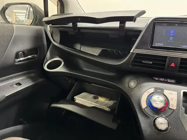 トヨタ シエンタ ファンベースG グランパー 三重県 2020(令2)年 2.9万km ベージュ ガソリン/FF/インパネCVT/純正 7インチナビ NSZT-W68T/（AM/FM/CD/DVD/TV/SD/SDREC/Bluetooth）/バックガイドモニター/両側パワースライドドア/ドライブレコーダー 前後/ビルトイン ETC/Toyota Safety Sense/・プリクラッシュセーフティ［PCS］/・レーンディパーチャーアラート［LDA］/・オートハイビーム［AHB］/・インテリジェントクリアランスソナー［パーキングサポートブレーキ（PKSB）（静止物）］/・先行車発進告知機能［TMN］/装備/・グランパー専用内装（ブラックインパネ、ブラウンファブリックシート、専用ハンドル加飾など）/・オートエアコン/・LEDヘッドランプ/・プッシュスタート/・純正ホイールキャップ＆15インチスチールホイール/・電動格納ドアミラー/・充電用USBジャック（2.1A高速充電対応x2）/・保/取/ナビ取/・スマートキーx2/など