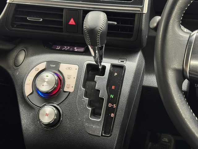 トヨタ シエンタ ファンベースG グランパー 三重県 2020(令2)年 2.9万km ベージュ ガソリン/FF/インパネCVT/純正 7インチナビ NSZT-W68T/（AM/FM/CD/DVD/TV/SD/SDREC/Bluetooth）/バックガイドモニター/両側パワースライドドア/ドライブレコーダー 前後/ビルトイン ETC/Toyota Safety Sense/・プリクラッシュセーフティ［PCS］/・レーンディパーチャーアラート［LDA］/・オートハイビーム［AHB］/・インテリジェントクリアランスソナー［パーキングサポートブレーキ（PKSB）（静止物）］/・先行車発進告知機能［TMN］/装備/・グランパー専用内装（ブラックインパネ、ブラウンファブリックシート、専用ハンドル加飾など）/・オートエアコン/・LEDヘッドランプ/・プッシュスタート/・純正ホイールキャップ＆15インチスチールホイール/・電動格納ドアミラー/・充電用USBジャック（2.1A高速充電対応x2）/・保/取/ナビ取/・スマートキーx2/など