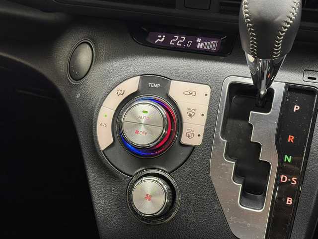 トヨタ シエンタ ファンベースG グランパー 三重県 2020(令2)年 2.9万km ベージュ ガソリン/FF/インパネCVT/純正 7インチナビ NSZT-W68T/（AM/FM/CD/DVD/TV/SD/SDREC/Bluetooth）/バックガイドモニター/両側パワースライドドア/ドライブレコーダー 前後/ビルトイン ETC/Toyota Safety Sense/・プリクラッシュセーフティ［PCS］/・レーンディパーチャーアラート［LDA］/・オートハイビーム［AHB］/・インテリジェントクリアランスソナー［パーキングサポートブレーキ（PKSB）（静止物）］/・先行車発進告知機能［TMN］/装備/・グランパー専用内装（ブラックインパネ、ブラウンファブリックシート、専用ハンドル加飾など）/・オートエアコン/・LEDヘッドランプ/・プッシュスタート/・純正ホイールキャップ＆15インチスチールホイール/・電動格納ドアミラー/・充電用USBジャック（2.1A高速充電対応x2）/・保/取/ナビ取/・スマートキーx2/など