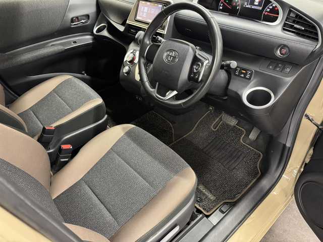 トヨタ シエンタ ファンベースG グランパー 三重県 2020(令2)年 2.9万km ベージュ ガソリン/FF/インパネCVT/純正 7インチナビ NSZT-W68T/（AM/FM/CD/DVD/TV/SD/SDREC/Bluetooth）/バックガイドモニター/両側パワースライドドア/ドライブレコーダー 前後/ビルトイン ETC/Toyota Safety Sense/・プリクラッシュセーフティ［PCS］/・レーンディパーチャーアラート［LDA］/・オートハイビーム［AHB］/・インテリジェントクリアランスソナー［パーキングサポートブレーキ（PKSB）（静止物）］/・先行車発進告知機能［TMN］/装備/・グランパー専用内装（ブラックインパネ、ブラウンファブリックシート、専用ハンドル加飾など）/・オートエアコン/・LEDヘッドランプ/・プッシュスタート/・純正ホイールキャップ＆15インチスチールホイール/・電動格納ドアミラー/・充電用USBジャック（2.1A高速充電対応x2）/・保/取/ナビ取/・スマートキーx2/など