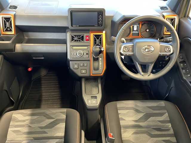 ダイハツ タフト G ターボ 埼玉県 2021(令3)年 2.4万km フォレストカーキメタリック 登録時23584km/ガラスルーフ/社外メモリナビ（CN-HE01WD）/CD/DVD/BT/フルセグ/SD/USB/バックカメラ/アダプティブクルーズコントロール/プッシュスタート/ルーフレール/ETC/前後ドライブレコーダー（ZDR 035KT-P）/LEDヘッドライト/オートライト/フォグランプ/コーナーセンサー/純正フロアマット/レーンキープアシスト/衝突軽減ブレーキ/アイドリングストップ/横滑り防止装置/純正15インチアルミホイール/D＋N席シートヒーター/ステアリングリモコン/革巻きステアリング/電動格納ミラー/オートブレーキホールド/スマートキー×2/取扱説明書/保証書