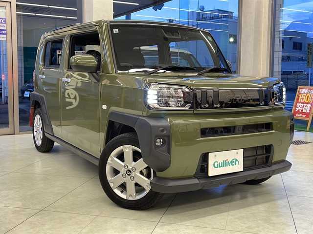ダイハツ タフト G ターボ 埼玉県 2021(令3)年 2.4万km フォレストカーキメタリック 登録時23584km/ガラスルーフ/社外メモリナビ（CN-HE01WD）/CD/DVD/BT/フルセグ/SD/USB/バックカメラ/アダプティブクルーズコントロール/プッシュスタート/ルーフレール/ETC/前後ドライブレコーダー（ZDR 035KT-P）/LEDヘッドライト/オートライト/フォグランプ/コーナーセンサー/純正フロアマット/レーンキープアシスト/衝突軽減ブレーキ/アイドリングストップ/横滑り防止装置/純正15インチアルミホイール/D＋N席シートヒーター/ステアリングリモコン/革巻きステアリング/電動格納ミラー/オートブレーキホールド/スマートキー×2/取扱説明書/保証書