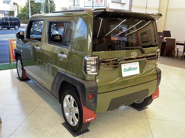 ダイハツ タフト G ターボ 埼玉県 2021(令3)年 2.4万km フォレストカーキメタリック 登録時23584km/ガラスルーフ/社外メモリナビ（CN-HE01WD）/CD/DVD/BT/フルセグ/SD/USB/バックカメラ/アダプティブクルーズコントロール/プッシュスタート/ルーフレール/ETC/前後ドライブレコーダー（ZDR 035KT-P）/LEDヘッドライト/オートライト/フォグランプ/コーナーセンサー/純正フロアマット/レーンキープアシスト/衝突軽減ブレーキ/アイドリングストップ/横滑り防止装置/純正15インチアルミホイール/D＋N席シートヒーター/ステアリングリモコン/革巻きステアリング/電動格納ミラー/オートブレーキホールド/スマートキー×2/取扱説明書/保証書