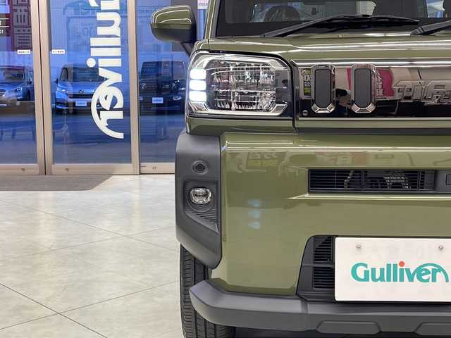 ダイハツ タフト G ターボ 埼玉県 2021(令3)年 2.4万km フォレストカーキメタリック 登録時23584km/ガラスルーフ/社外メモリナビ（CN-HE01WD）/CD/DVD/BT/フルセグ/SD/USB/バックカメラ/アダプティブクルーズコントロール/プッシュスタート/ルーフレール/ETC/前後ドライブレコーダー（ZDR 035KT-P）/LEDヘッドライト/オートライト/フォグランプ/コーナーセンサー/純正フロアマット/レーンキープアシスト/衝突軽減ブレーキ/アイドリングストップ/横滑り防止装置/純正15インチアルミホイール/D＋N席シートヒーター/ステアリングリモコン/革巻きステアリング/電動格納ミラー/オートブレーキホールド/スマートキー×2/取扱説明書/保証書